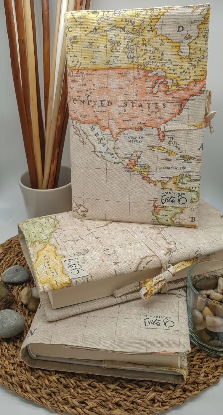 Funda de tela Creaciones Evita en un rincón de lectura